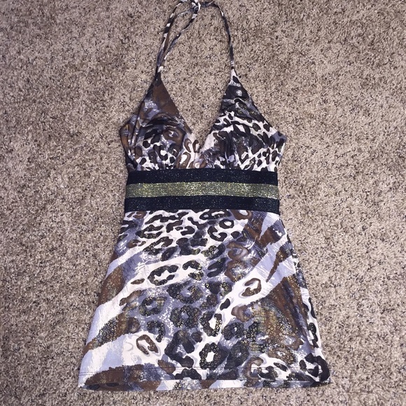 Wet seal halter