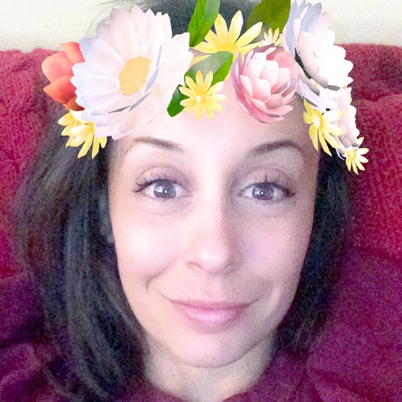 Meet your Posher, Tara 👗💖🎧🐶✌🏼️✨ - Picture 4 of 4