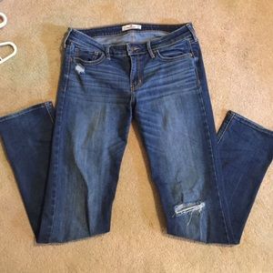 Hollister Dark Wash lightly Ripped Jeans 😊