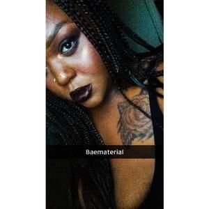 Meet your Posher, Larissa