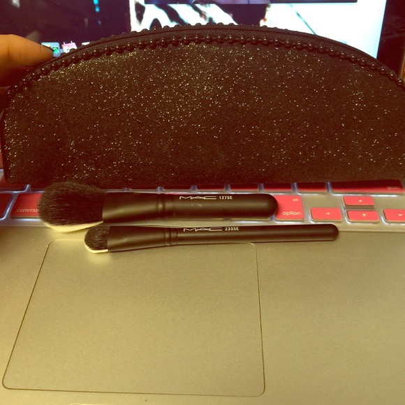 Mac make up bag and 2 Mac brushes