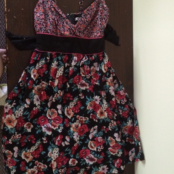 Foral fit and flare dress - Picture 1 of 3