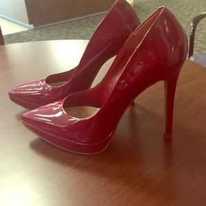 JesicaSimpson little scratch at the heel like new