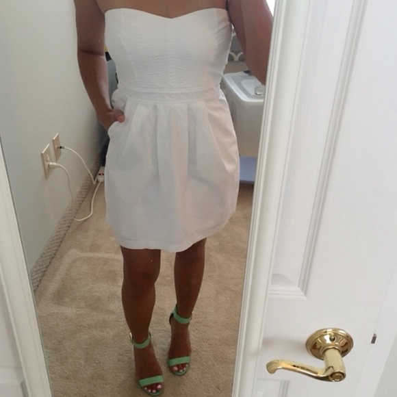 White strapless summer dress ☀️👙