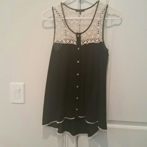 Adorable flowy tank top