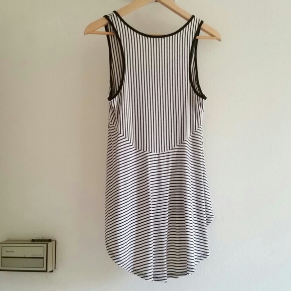 🚫SOLD🚫 Stripe black and white tank - Picture 2 of 3