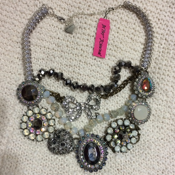 Betsey J Bow Necklace & Matching Earring Bundle