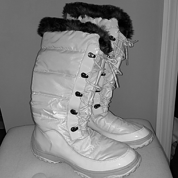 Nine west faux fur lace up boots