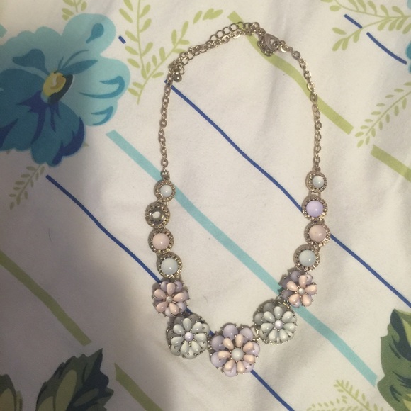 Pastel Floral Necklace. - Picture 1 of 2