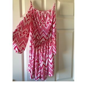 Off the shoulder pink & white romper😍