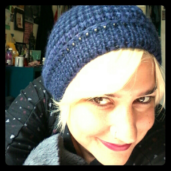 Purple and black knitted beanie - Picture 1 of 4