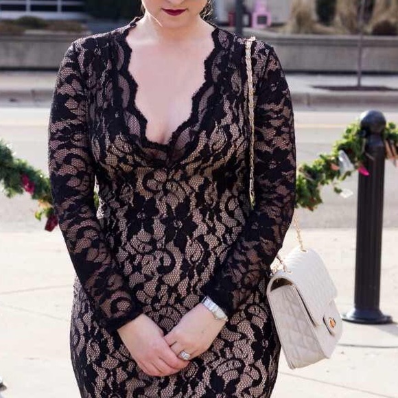 Black lace dress - Picture 3 of 4