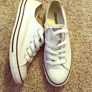 Size 7 women's converse