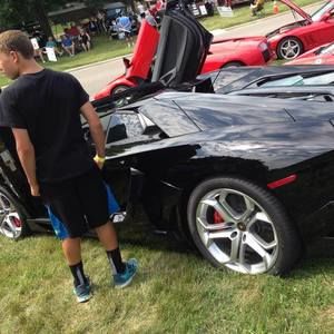 Meet your Posher, Levi