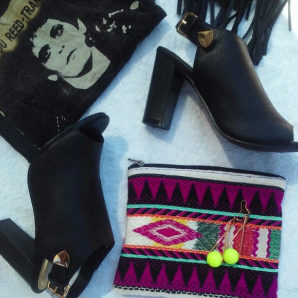 Boots - 😎🆕😎Trendsetter cutout booties🆕😎🆕