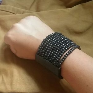 Light-weight wide bracelet