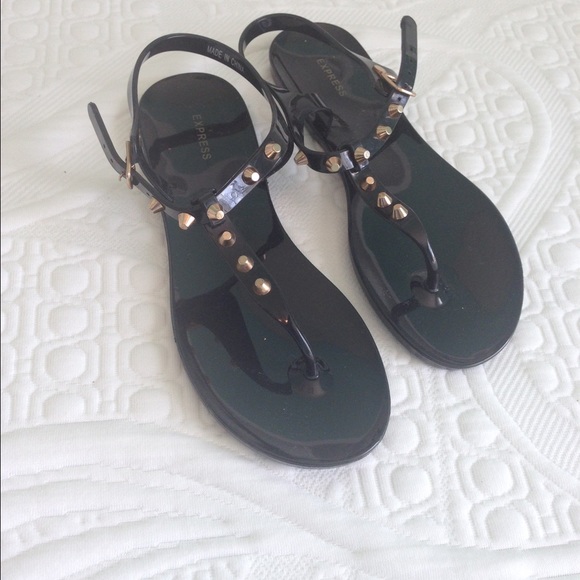 Black express sandals