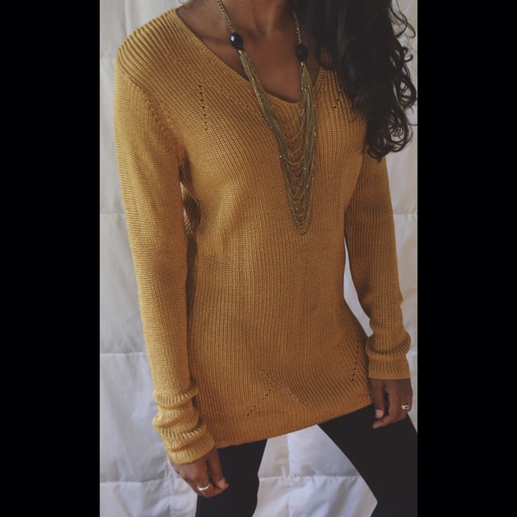 🍂Long sleeved gold sweater.