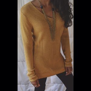 🍂Long sleeved gold sweater.
