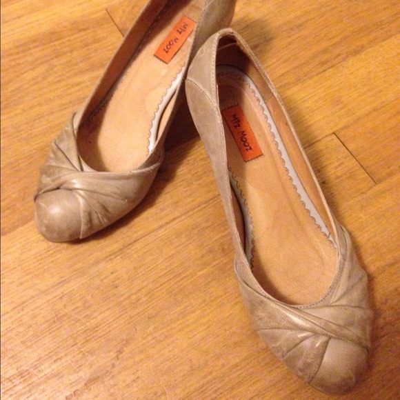 Miz Mooz Taupe Pumps Size 7.5