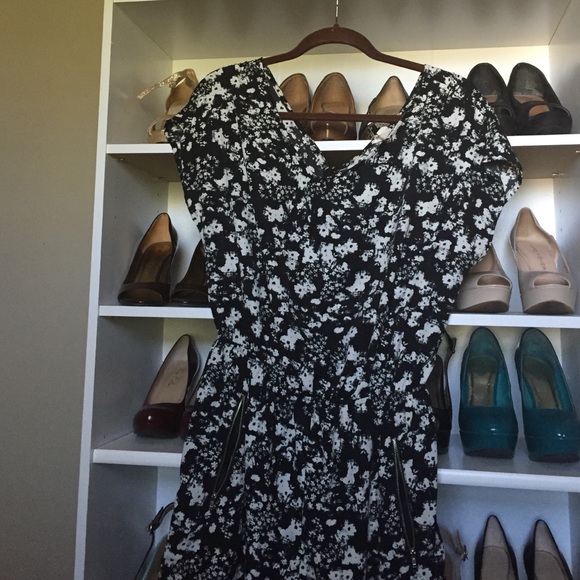Cute black & white romper!
