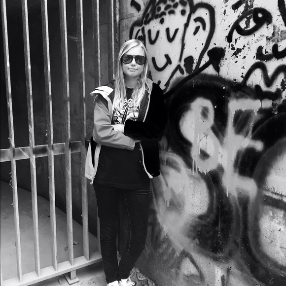 Meet your posher - Picture 2 of 4