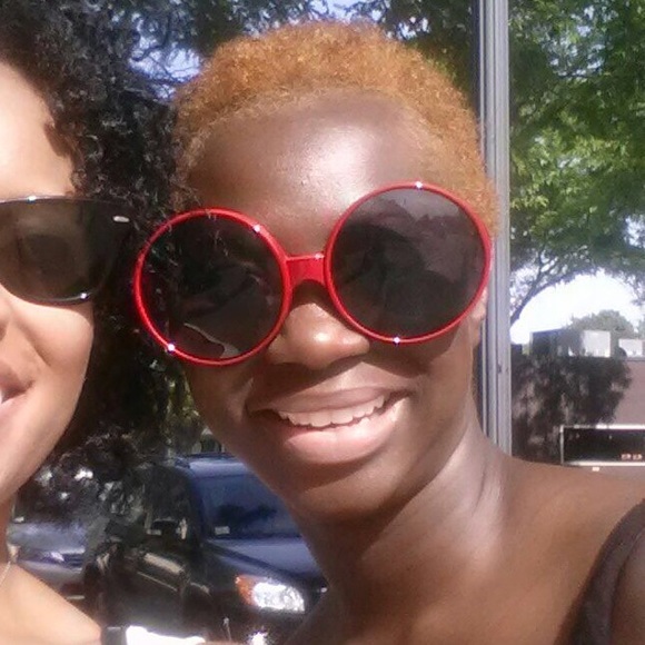 ❣️LAST PAIR❣️ Large round sunglasses  All eyewear 3 for $30 - Picture 2 of 2