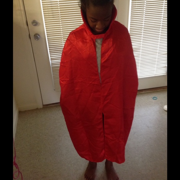 RED CAPE - Picture 2 of 2