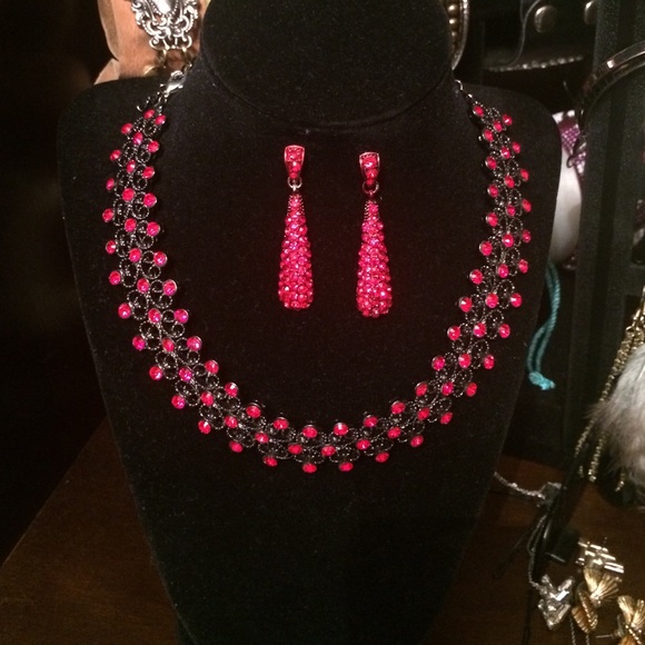 Accessories - Red necklace (choker), bracelet, and earrings. 🌹