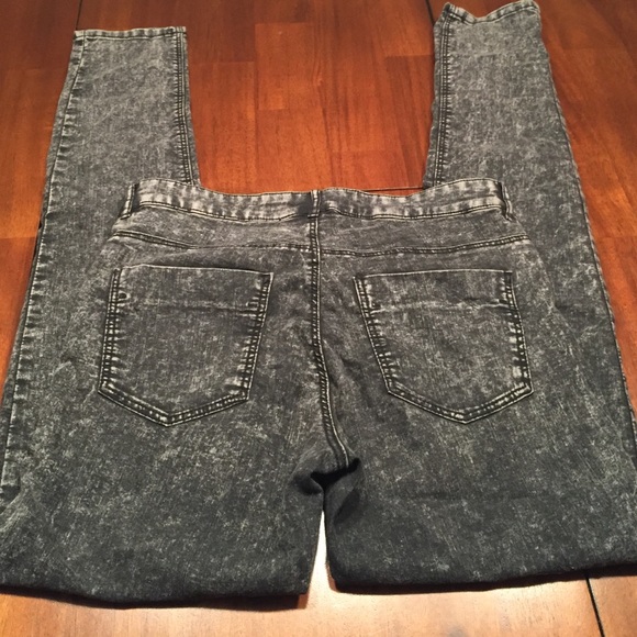 ⭐️SOLD⭐️H&M Black Acid Washed Jeans - Picture 4 of 4