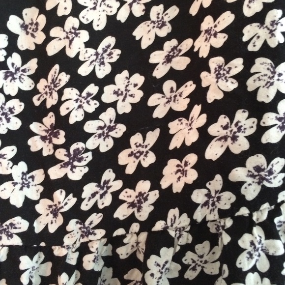 Brandy Melville jada dress - Picture 2 of 3