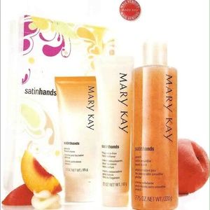 Peach Satin Hands® Pampering Set
