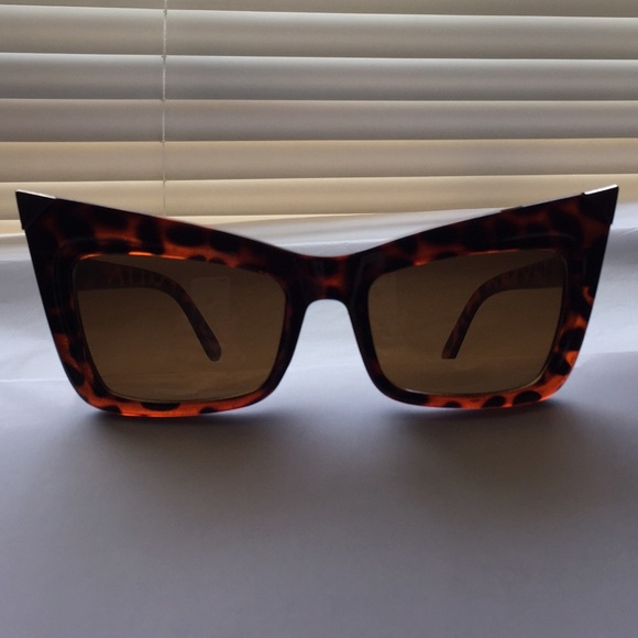 Tortoiseshell Silver Tip Cat-eye Sunglasses - Picture 2 of 4