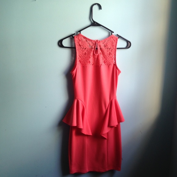 Coral bodycon dress - Picture 2 of 3