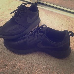 All black Nike Roshe Runs