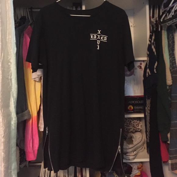 Side zipping tee shirt from UNITED XXVI