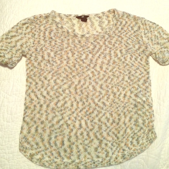 Cozy short sleeved H&M sweater