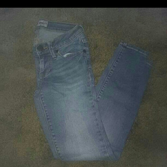 Sold - Picture 3 of 3