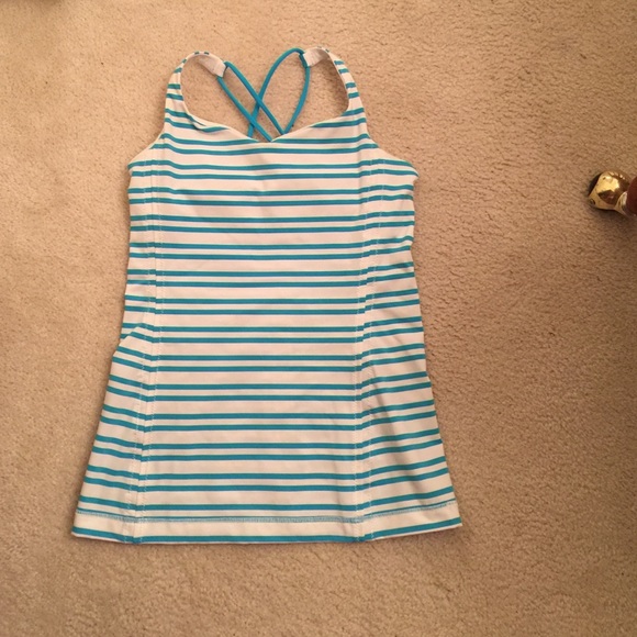 Lululemon Free to be Tank Size 6