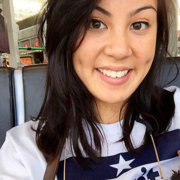 Meet your Posher, Jessica - Picture 2 of 2