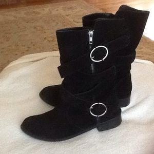 Black biker suede boots with double buckle