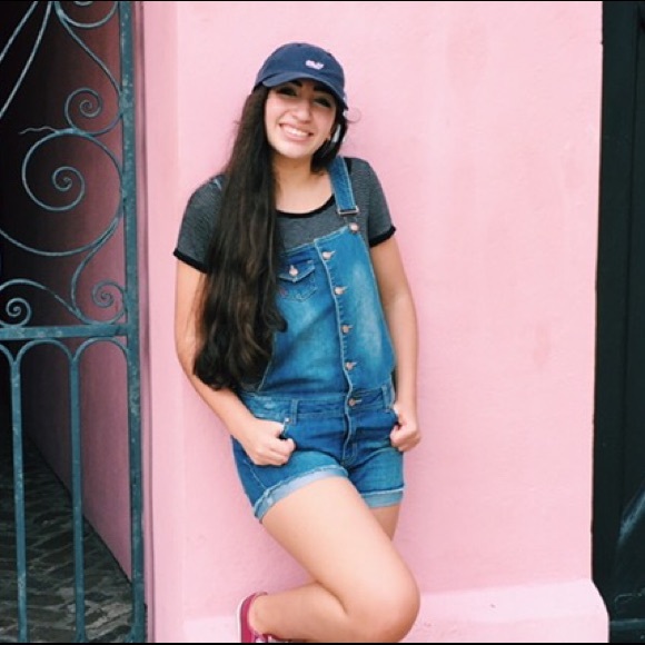 Meet your Posher, Danielle - Picture 1 of 1