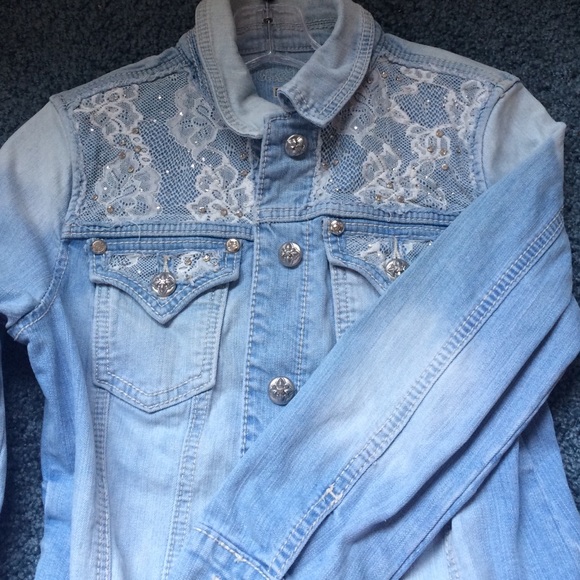 New Miss Me Jean Jacket from Buckle ⚡️