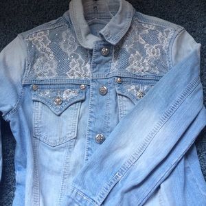 New Miss Me Jean Jacket from Buckle ⚡️