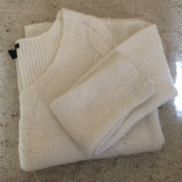 H&M Outerwear - 100% acrylic white sweater