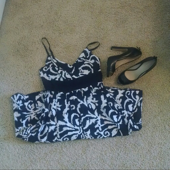 Black And White Tie-back Dress 👗 - Picture 3 of 4