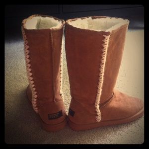 Ugg style boots