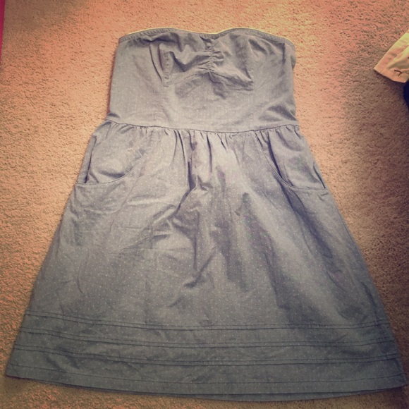 Women's strapless dress