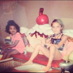 Meet your Posher, Mia