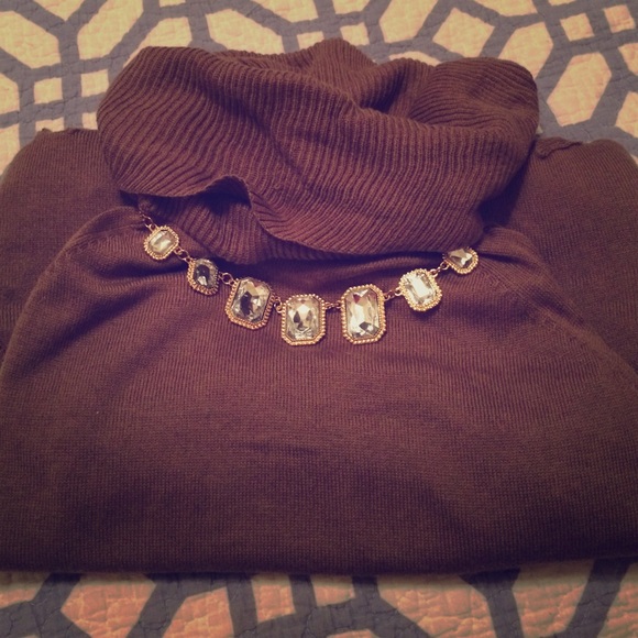 Brown cowl neck sweater w front pocket 1X